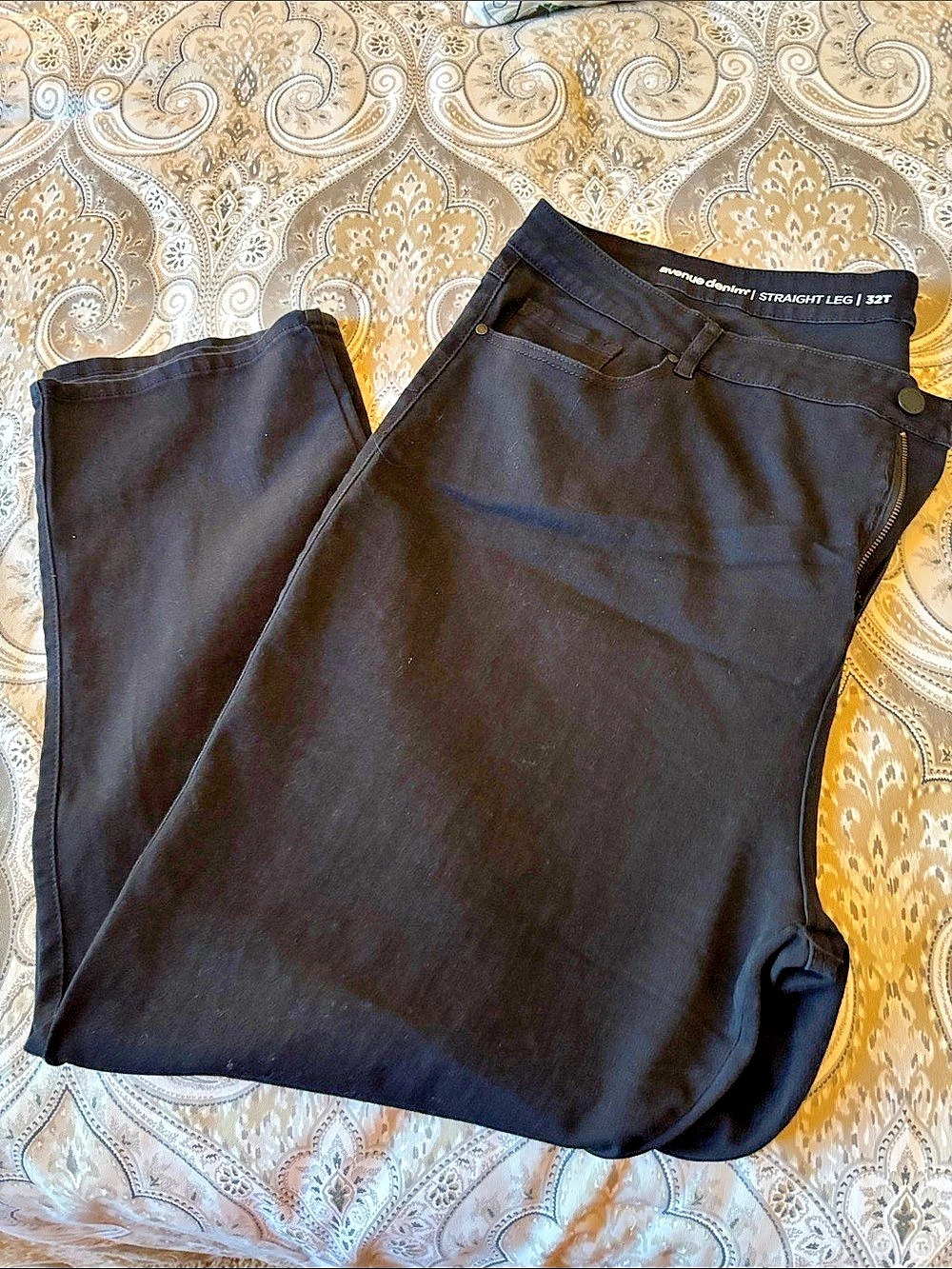 Avenue Denim Straight Leg Straight Leg Black Waist 32T Like New